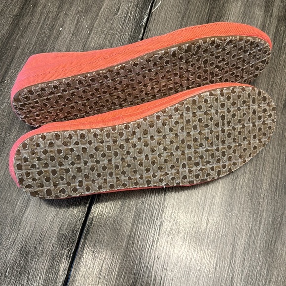 🍍 Sanuk Womens Rasta Brisbane Slip On Shoes Red Gray Textured Moc Toe Low Top🍍 - Picture 5 of 5